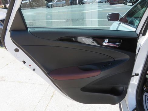 Used 2012 Hyundai Sonata Limited w/ Navigation Pkg FWD image 29