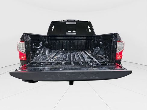 Used 2019 Nissan Titan SV w/ SV Convenience Package image 21