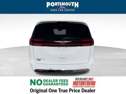 Used 2024 Chrysler Pacifica Touring-L image 31