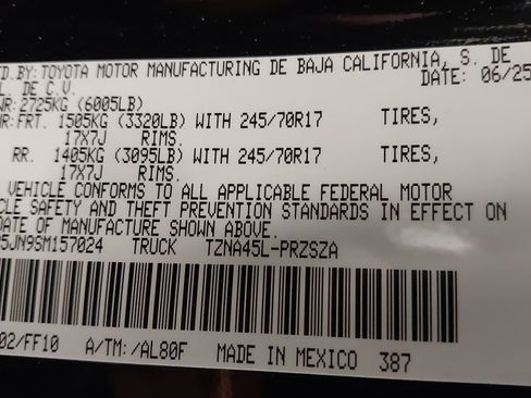 Used 2025 Toyota Tacoma SR5 AWD/4WD image 30