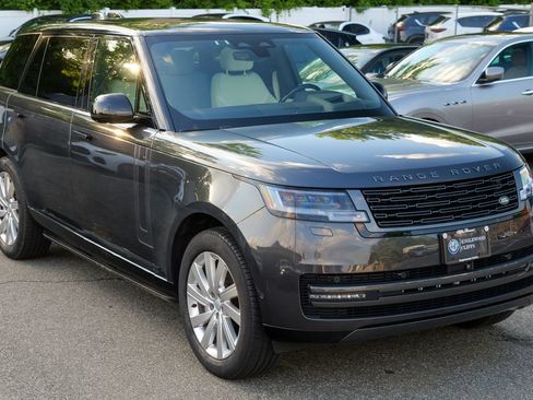 Used 2025 Land Rover Range Rover Long Wheelbase SE AWD/4WD image 9
