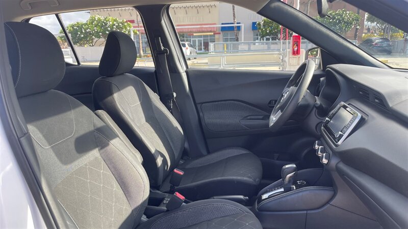 Used 2018 Nissan Kicks S FWD image 16
