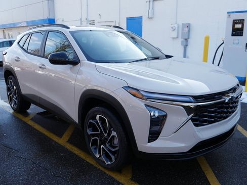 New 2026 Chevrolet Trax RS image 2