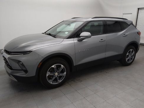 Used 2024 Chevrolet Blazer LT w/ Convenience Package FWD image 2