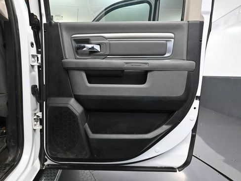 Used 2017 RAM 1500 Classic SLT AWD/4WD image 35