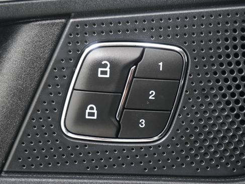Used 2019 Ford Edge Titanium FWD image 16
