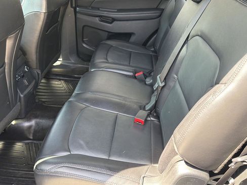Used 2017 Ford Explorer XLT w/ Equipment Group 202A AWD/4WD image 19