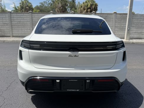 Certified 2024 Porsche Macan Turbo Electric AWD/4WD image 12