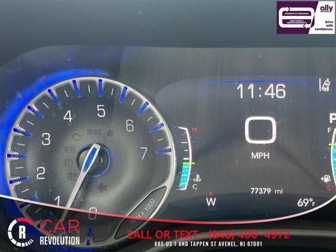 Used 2023 Chrysler Pacifica Touring-L FWD image 27