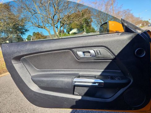 Used 2018 Ford Mustang Premium image 13