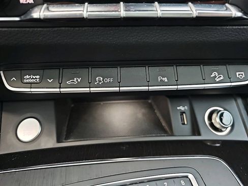 Used 2020 Audi Q5 e Premium Plus w/ Premium Plus Package AWD/4WD image 39