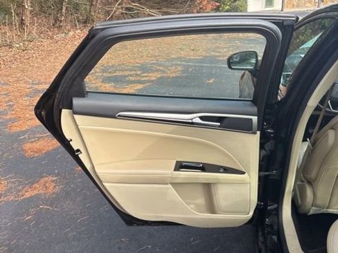 Used 2016 Ford Fusion SE w/ Equipment Group 202A image 15