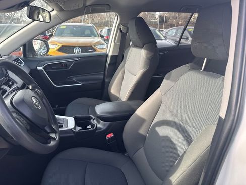 Used 2021 Toyota RAV4 LE image 15