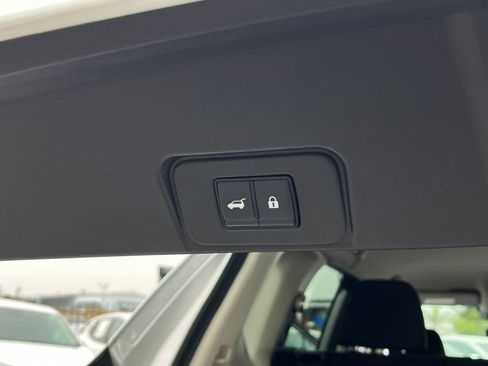 Used 2025 Nissan Rogue SV image 23