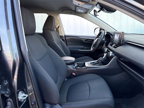 Used 2021 Toyota RAV4 LE image 25