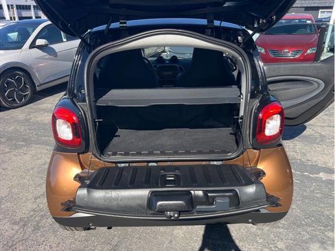 Used 2016 smart fortwo pure RWD image 15