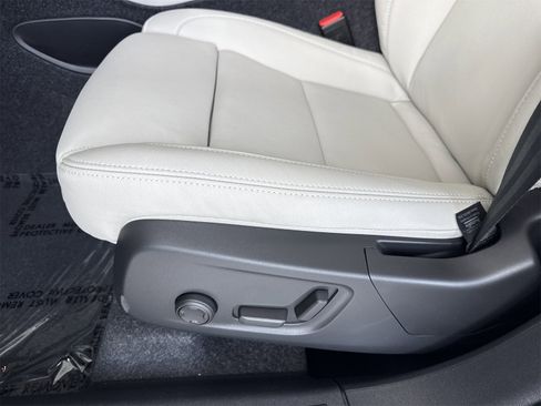 New 2026 Volvo XC40 B5 Plus w/ Protection Package Premier image 10