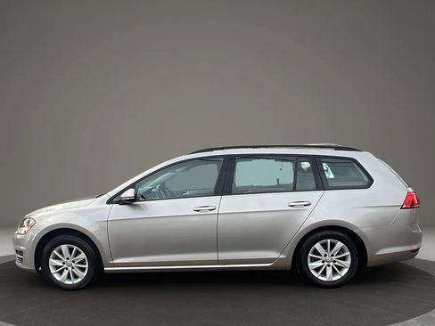 Used 2017 Volkswagen Golf S image 8