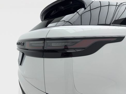 Used 2025 Land Rover Range Rover Velar Dynamic SE image 7