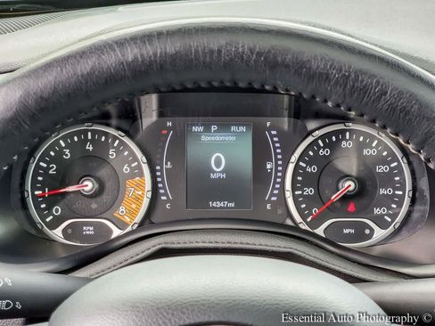 Used 2023 Jeep Renegade Latitude w/ Sun/Sound Group AWD/4WD image 17