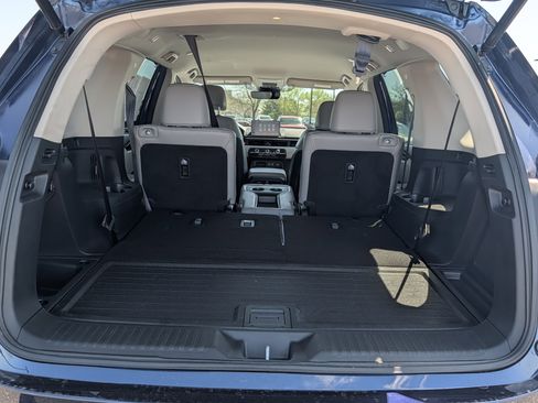 Used 2025 Honda Pilot EX-L image 16