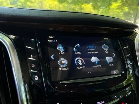 Used 2017 Cadillac Escalade Luxury RWD image 39