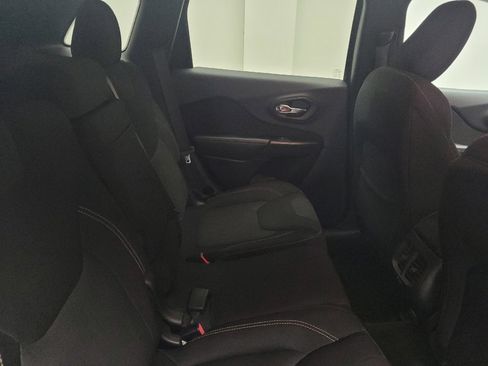 Used 2015 Jeep Cherokee Latitude AWD/4WD image 19