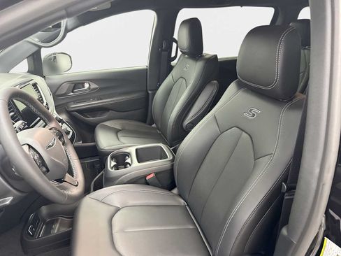 New 2026 Chrysler Pacifica Select w/ S Appearance Package FWD image 13