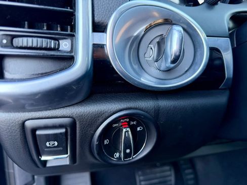 Used 2017 Porsche Cayenne Platinum Edition image 46