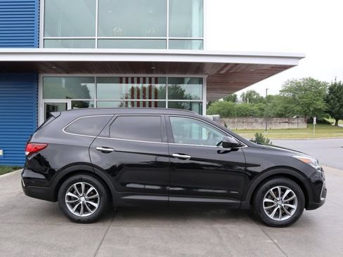 Used 2019 Hyundai Santa Fe XL SE w/ Cargo Package AWD/4WD image 2