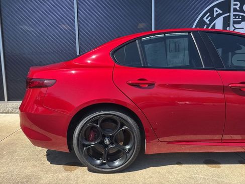 Used 2023 Alfa Romeo Giulia Veloce AWD/4WD image 5
