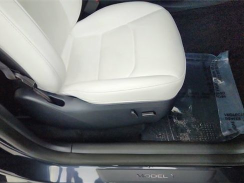 Used 2024 Tesla Model Y 2WD image 22