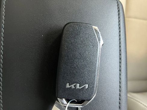 Used 2023 Kia Niro EX FWD image 22