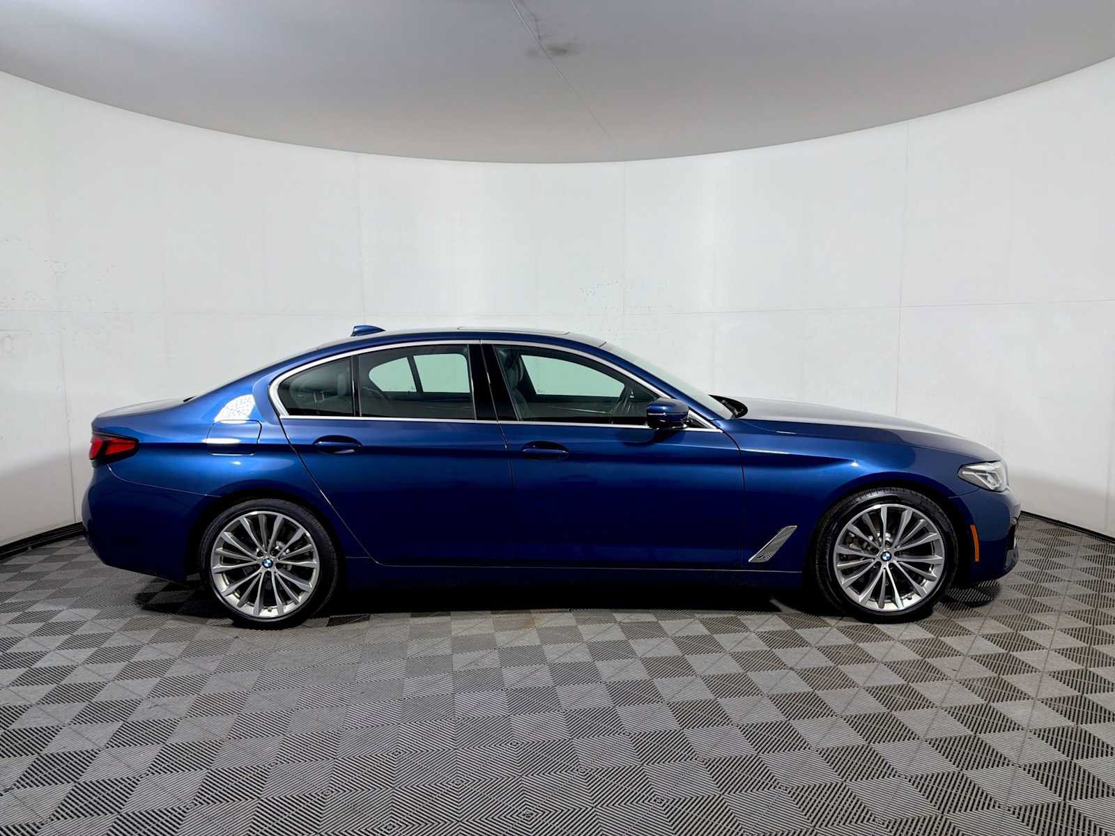 Used 2023 BMW 530i xDrive w/ Convenience Package AWD/4WD image 7