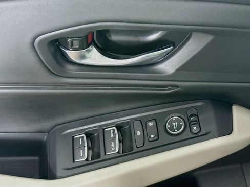 Used 2025 Honda Accord SE image 19
