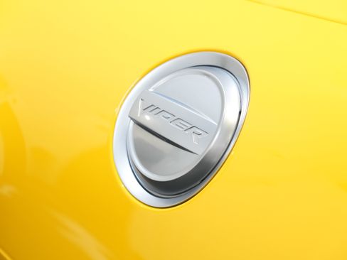 Used 2013 SRT Viper GTS w/ GTS Laguna Interior Pkg image 15