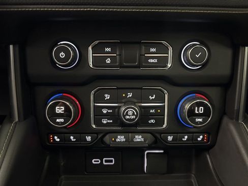 Certified 2021 Chevrolet Suburban Premier w/ Premium Package image 43