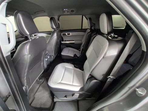 Used 2021 Ford Explorer XLT w/ Equipment Group 202A RWD image 19