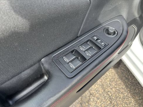 Used 2012 Dodge Avenger R/T FWD image 26