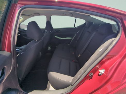 Used 2025 Nissan Altima 2.5 SV FWD image 11