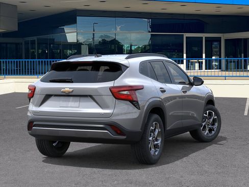 New 2026 Chevrolet Trax LT w/ LT Convenience Package FWD image 4