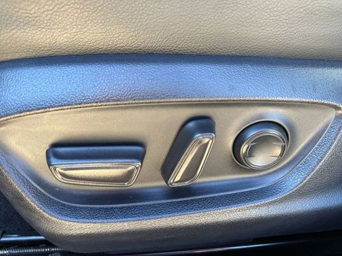 Used 2024 Toyota Camry SE image 12