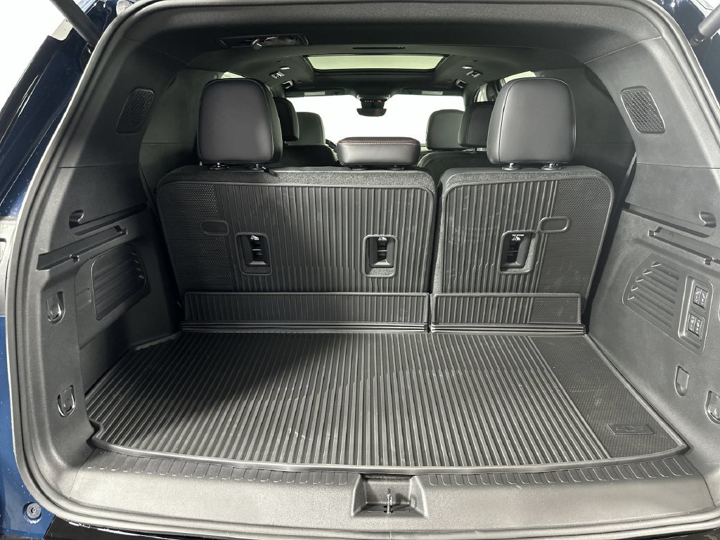 New 2027 Chevrolet Traverse RS w/ LPO, Floor Liner Package AWD/4WD image 28