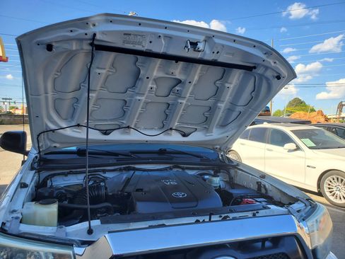 Used 2015 Toyota Tacoma PreRunner w/ TRD Off-Road Package image 52