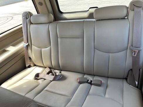 Used 2005 Chevrolet Suburban LT w/ Preferred Equipment Group AWD/4WD image 27