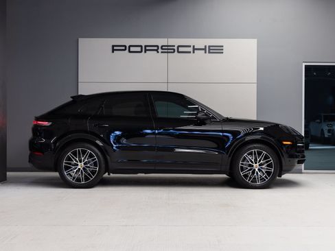 Certified 2024 Porsche Cayenne Coupe AWD/4WD image 8