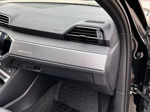 Used 2025 Audi Q3 2.0T Premium w/ Convenience Package image 16