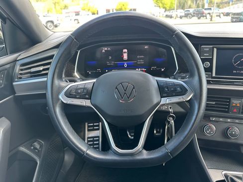 Used 2024 Volkswagen Jetta Sport image 19