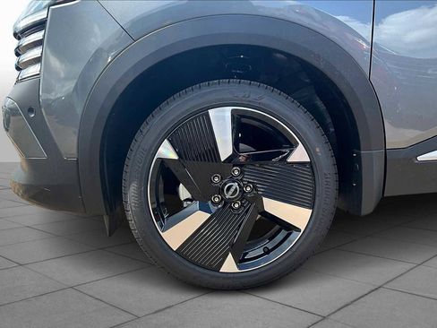 New 2025 Nissan Kicks SR image 9