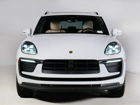 Certified 2026 Porsche Macan AWD/4WD image 6